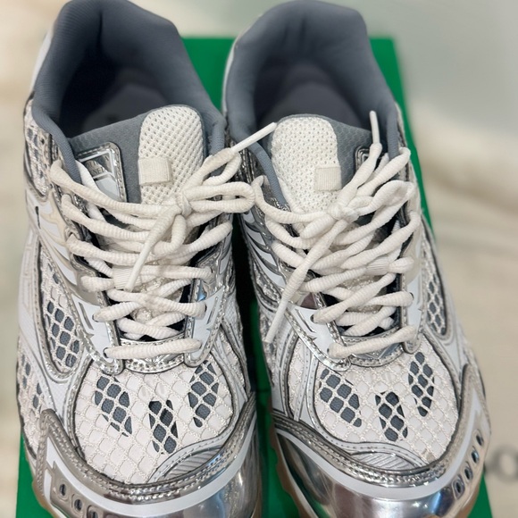 Bottega Veneta Silver and White Women Sneakers - Picture 2 of 7